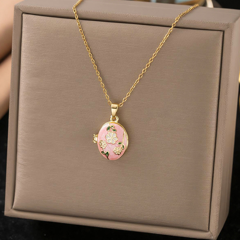 قلادة من الفولاذ المقاوم للصدأ - مراجعة Heart Locket Necklace Photo وسعره