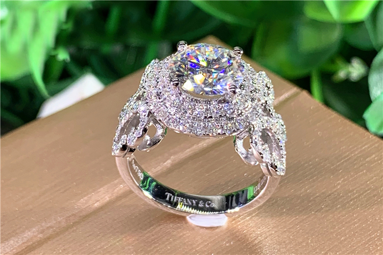 مخصص الصلبة 18K Au750 الذهب ال - مراجعة Moissanite Engagement Ring 1 Carat وسعره
